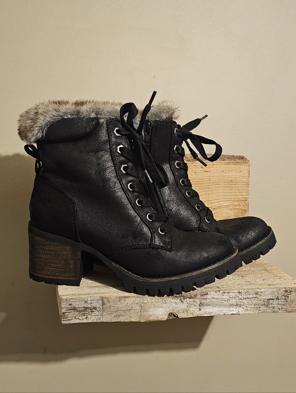 Steve Madden Comfort Faux Fur Trim Lace Up Combat Ankle Boots Bootie Black 7